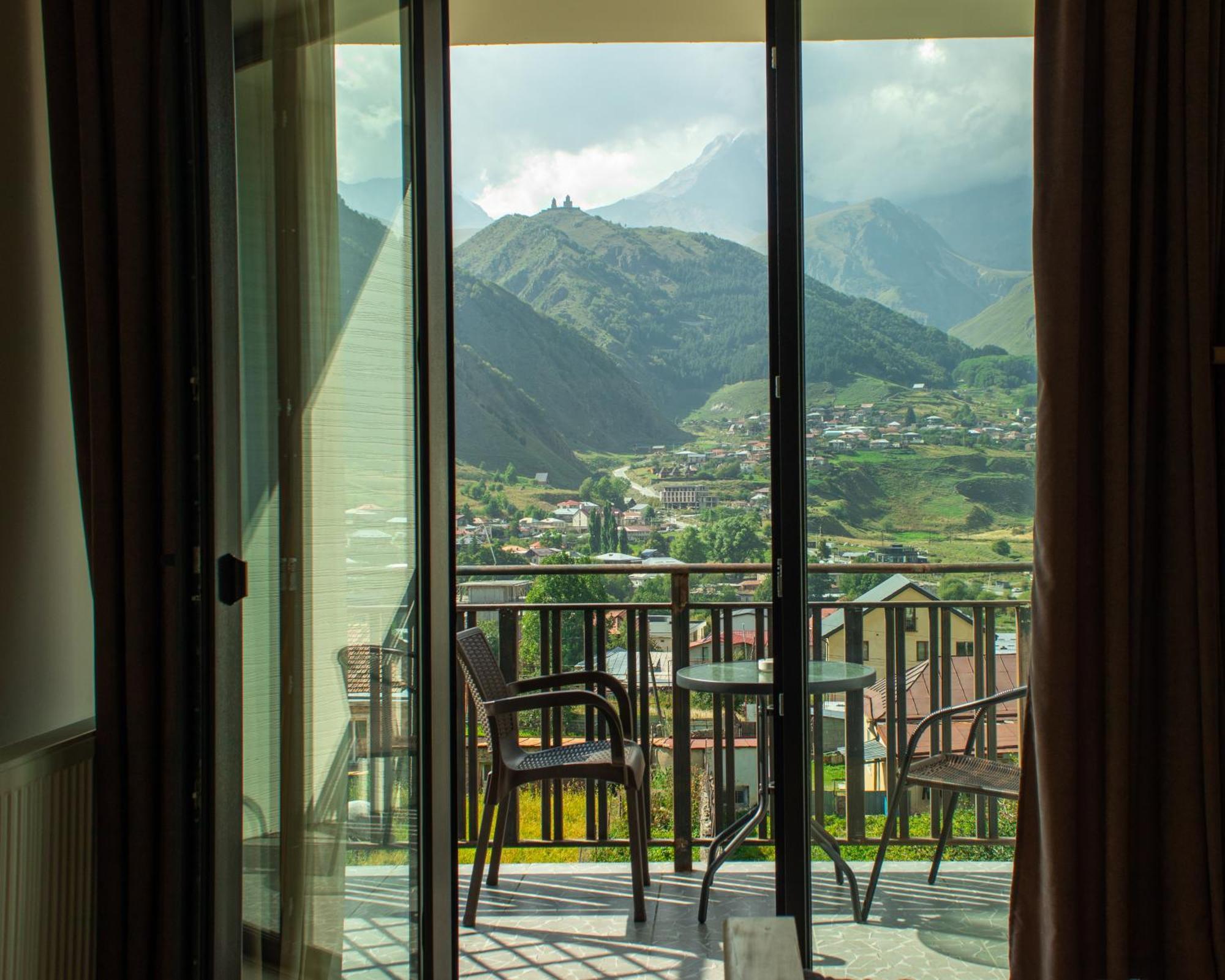 Aronia Kazbegi Hotel Exterior foto